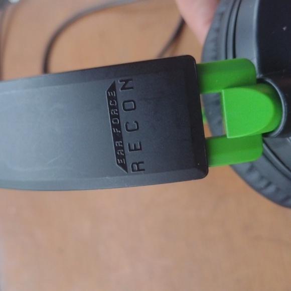 Gaming Headsets - Black and Green - Picture 4 of 6